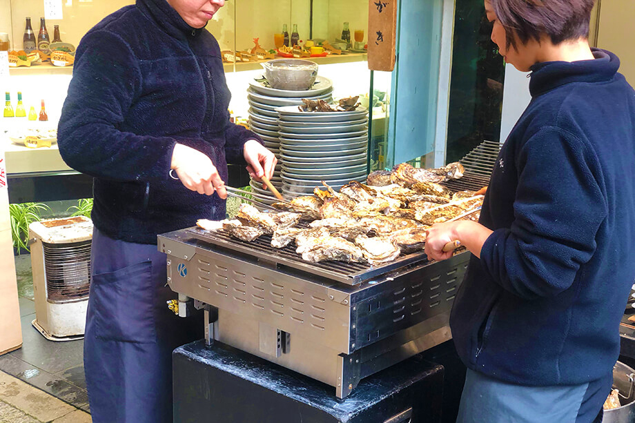 宮島で牡蠣やお好み焼きを堪能